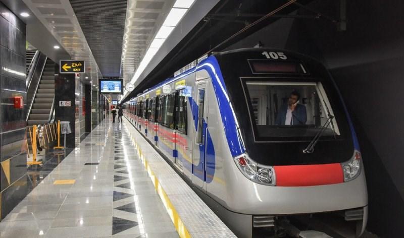 عبور تعداد مسافران مترو از 400 هزار نفر، فاصله گذاری را ناممکن می نماید