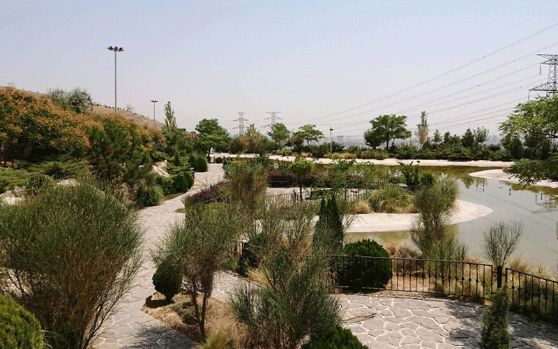 پارک آبشار تهران، تماشای از بام های غربی پایتخت