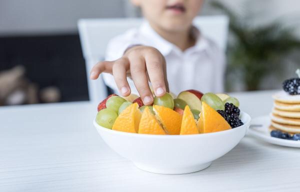 عوارض مصرف بیش از حد میوه